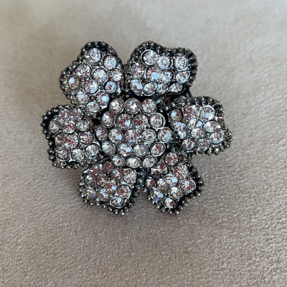 Fun Flower Cocktail Ring elastic back for any size - Picture 2 of 4